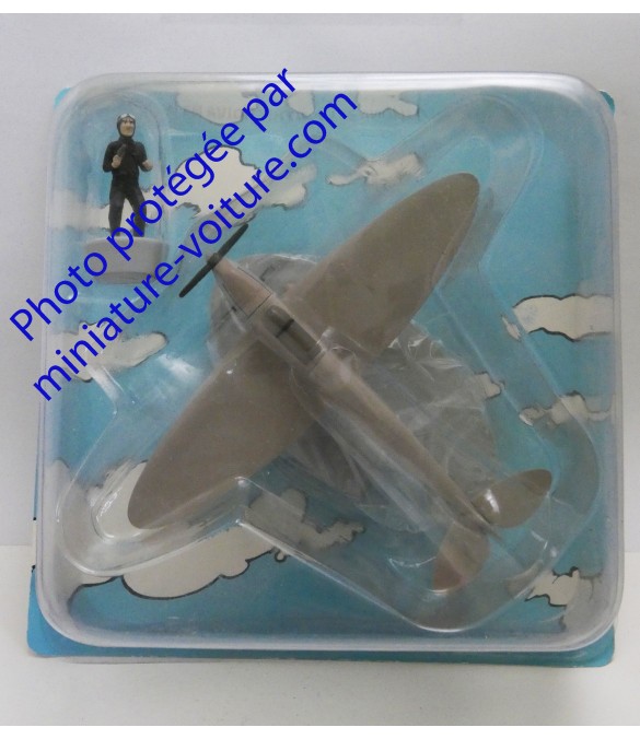 L'avion beige des faux-monnayeurs Tintin L'Île Noire