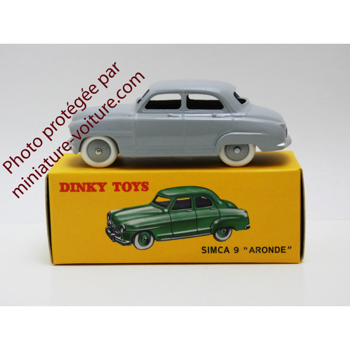 Dinky Toys Atlas Simca 9 Alrededores
